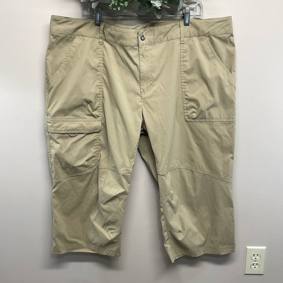 Columbia Silver Ridge Stretch Omni Shield Capri Cargo Pants  UPF 30 Size 22W - Picture 1 of 13